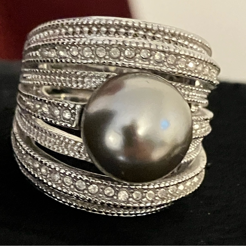 A beautiful silver Nataliya V Collister NVC Bold Grey Simulated Pearl